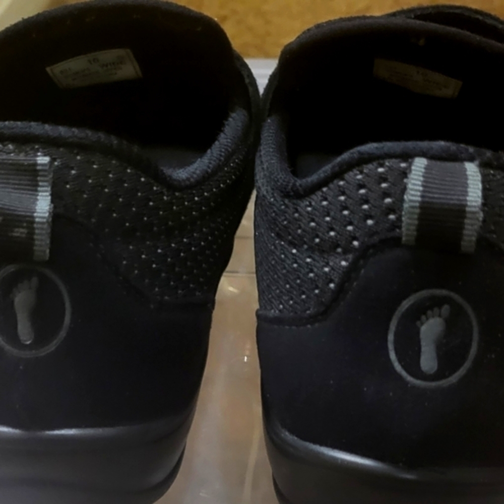 Black Women's Flats & Loafers - Picture 2 of 12